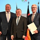 Polizeipräsident a.D. Frank Richter, NRW-Innenminister Herbert Reul, der neue Polizeipräsident Andreas Stüve