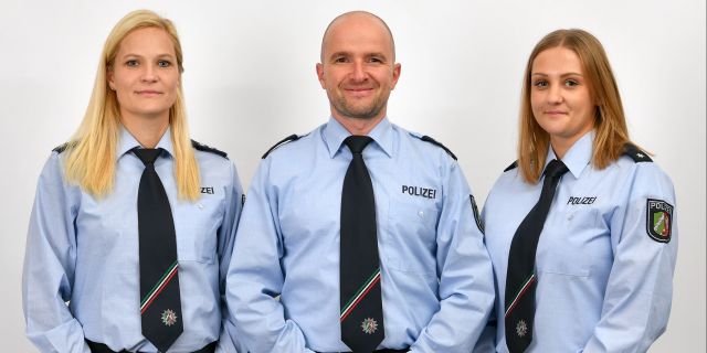 Drei Polizeibeamte