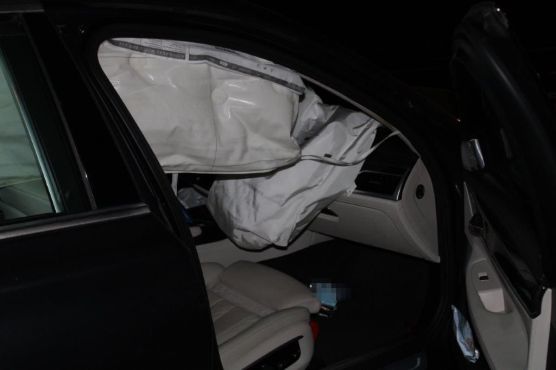 KFZ nach Unfall mit ausgelöstem Airbag