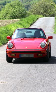 Roter Porsche 911 gestohlen - vorne